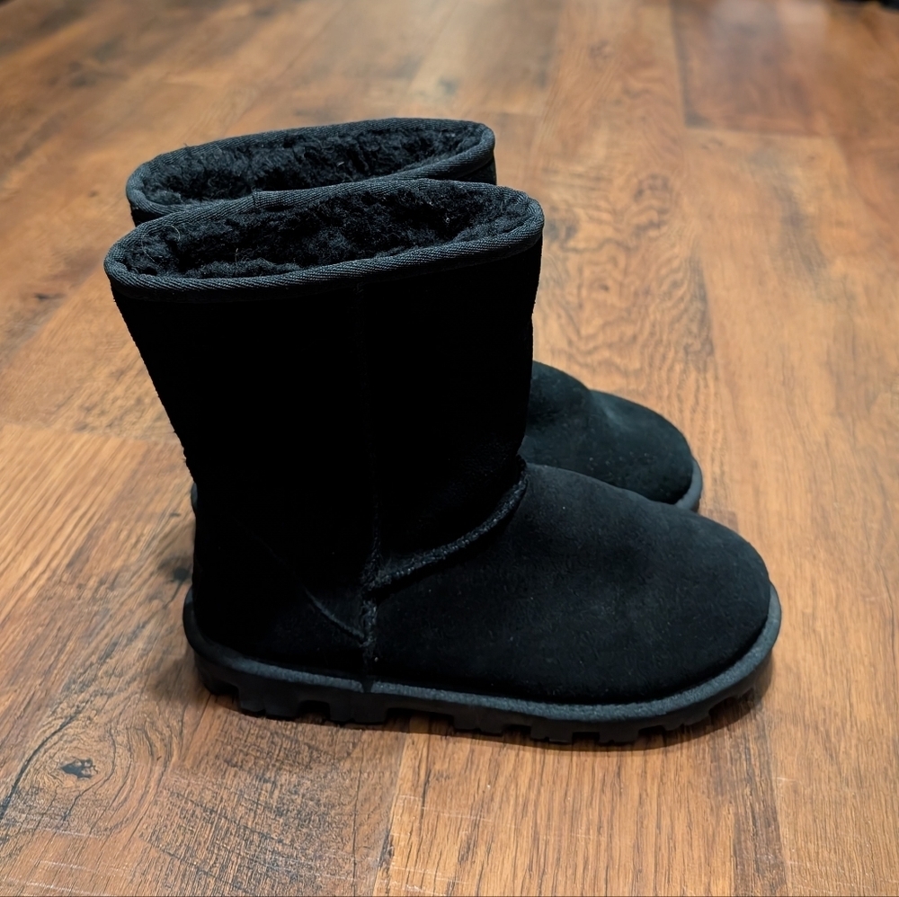 UGG Essential Short Boots Black Size 7‎